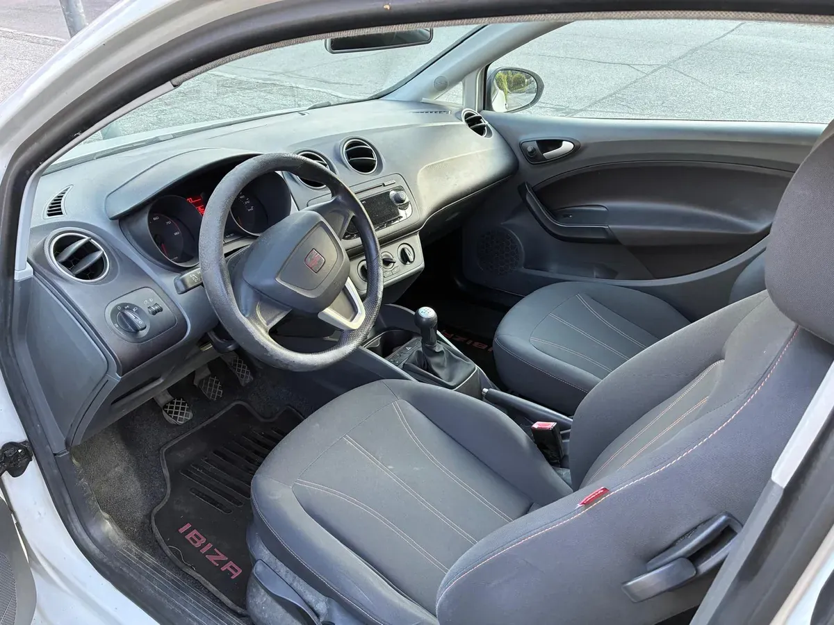 Seat Ibiza 2011 photo 3