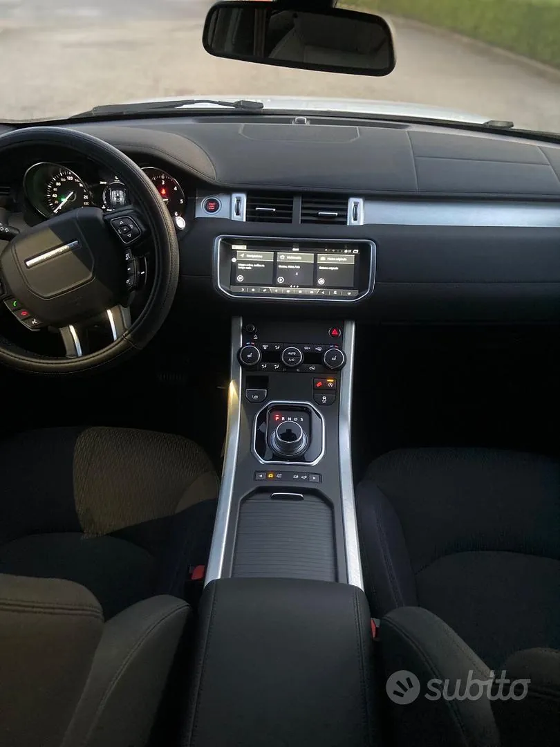 Land Rover Freelander 2017 photo 2