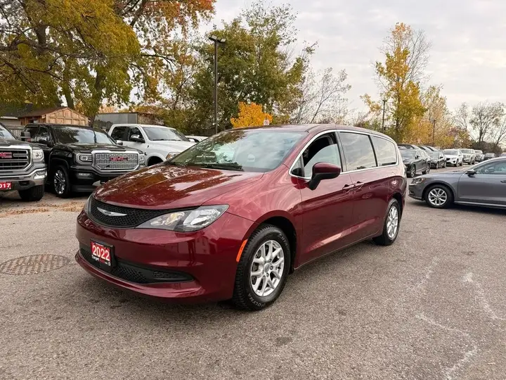 Chrysler Grand Caravan 2022 photo 3