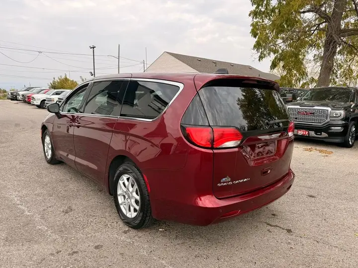 Chrysler Grand Caravan 2022 photo 5