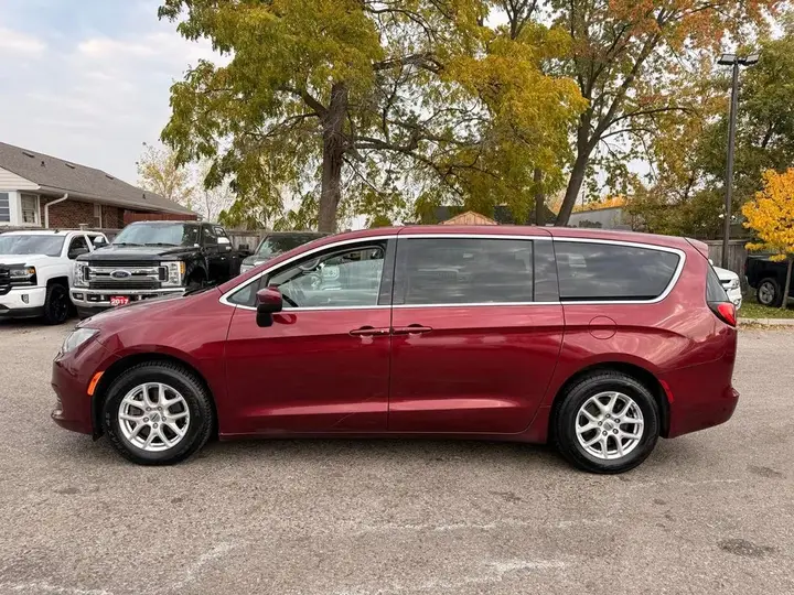 Chrysler Grand Caravan 2022 photo 4
