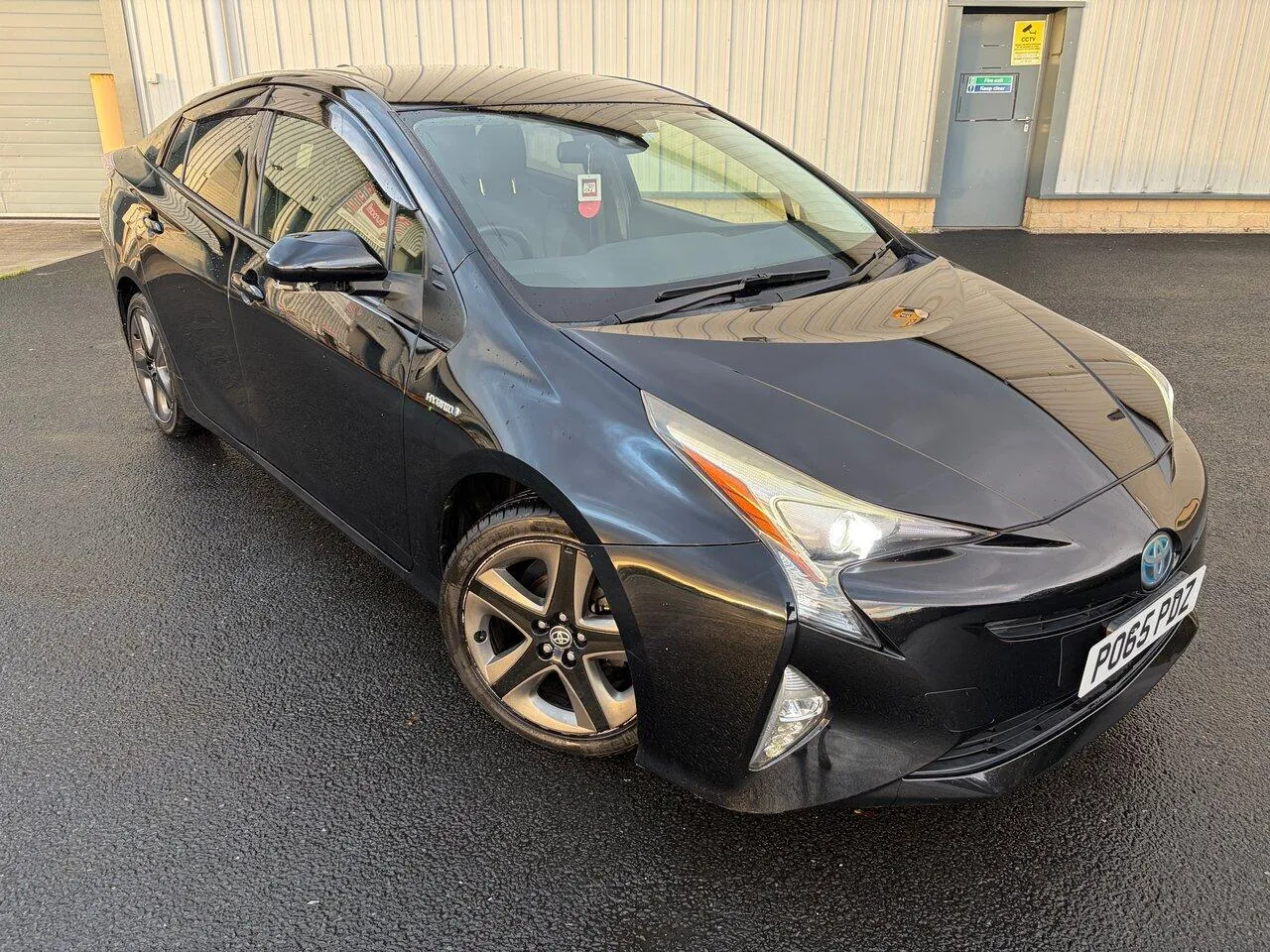 Toyota Prius 2024 photo 2