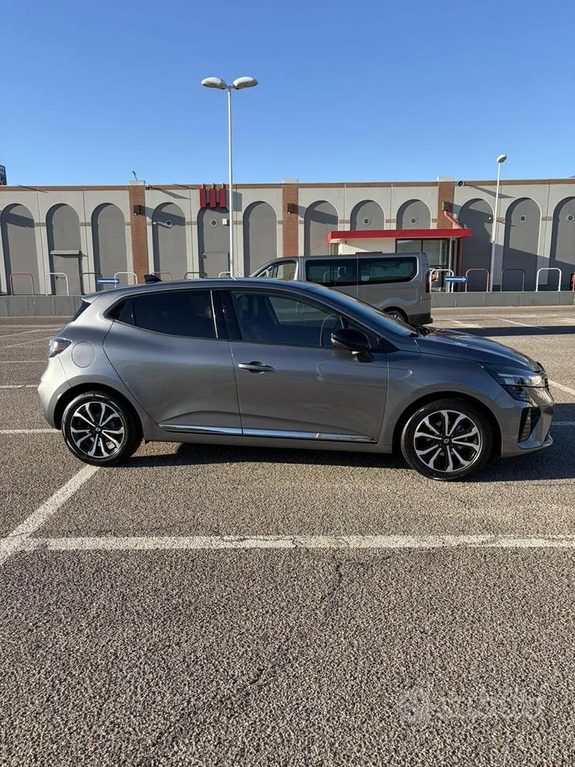 Renault Clio 2024 photo 3