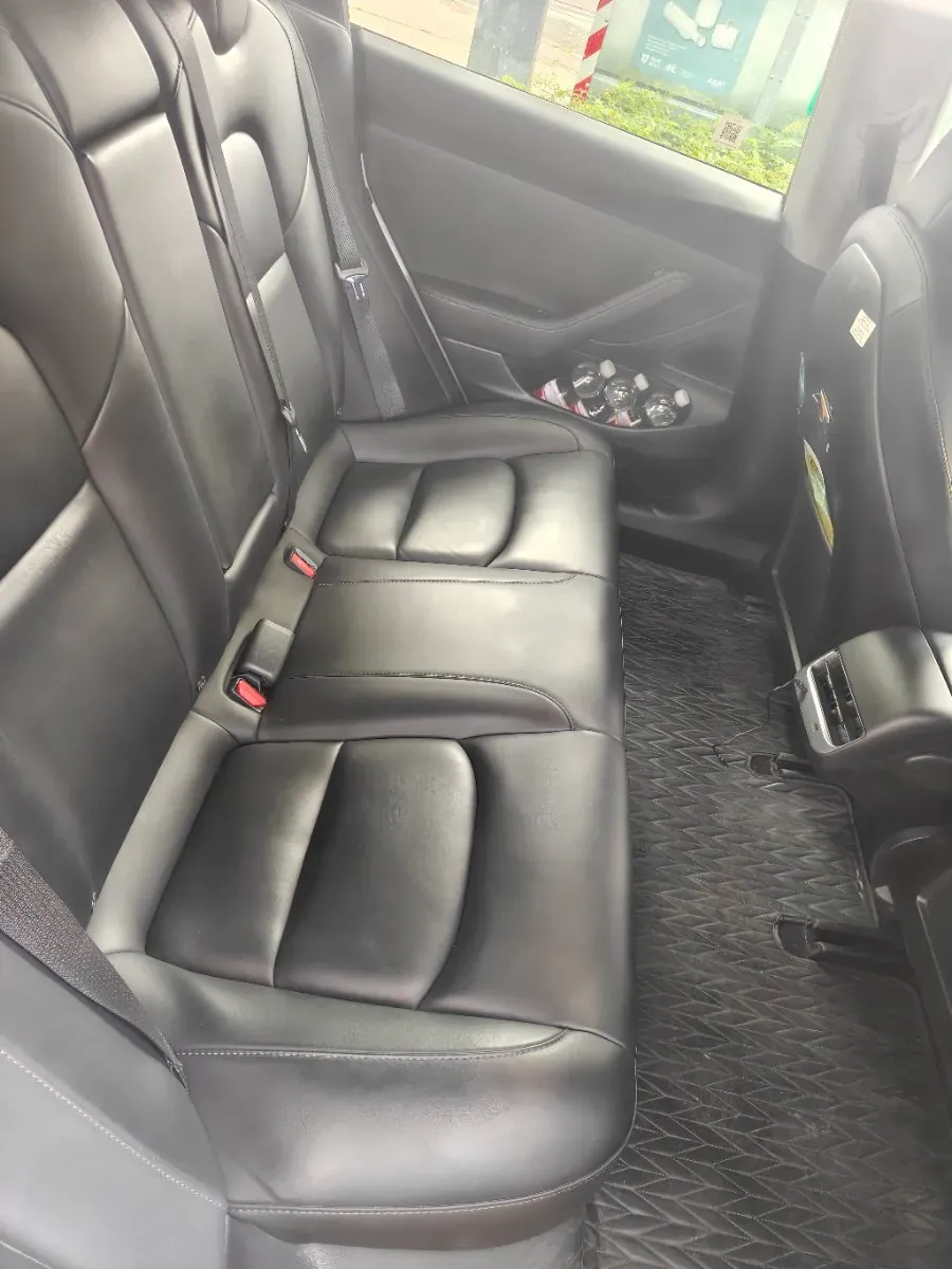 Tesla Model 3 2000 photo 2