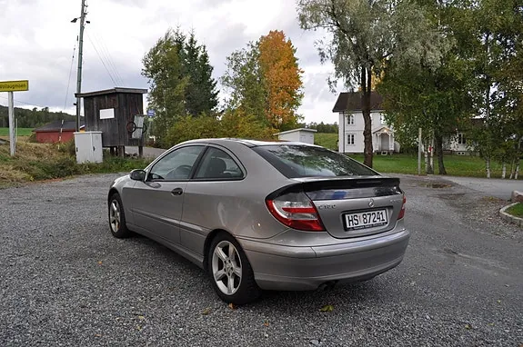 Mercedes-Benz C180 2004 photo 4