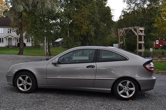 Mercedes-Benz C180 2004 photo 2