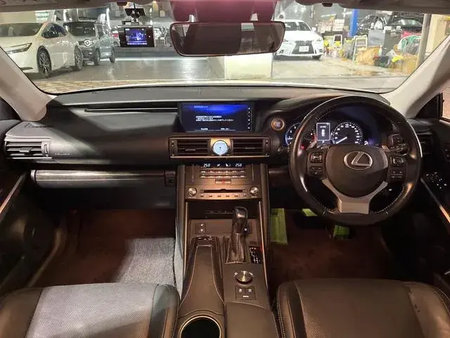 Lexus Is 2016 photo 2