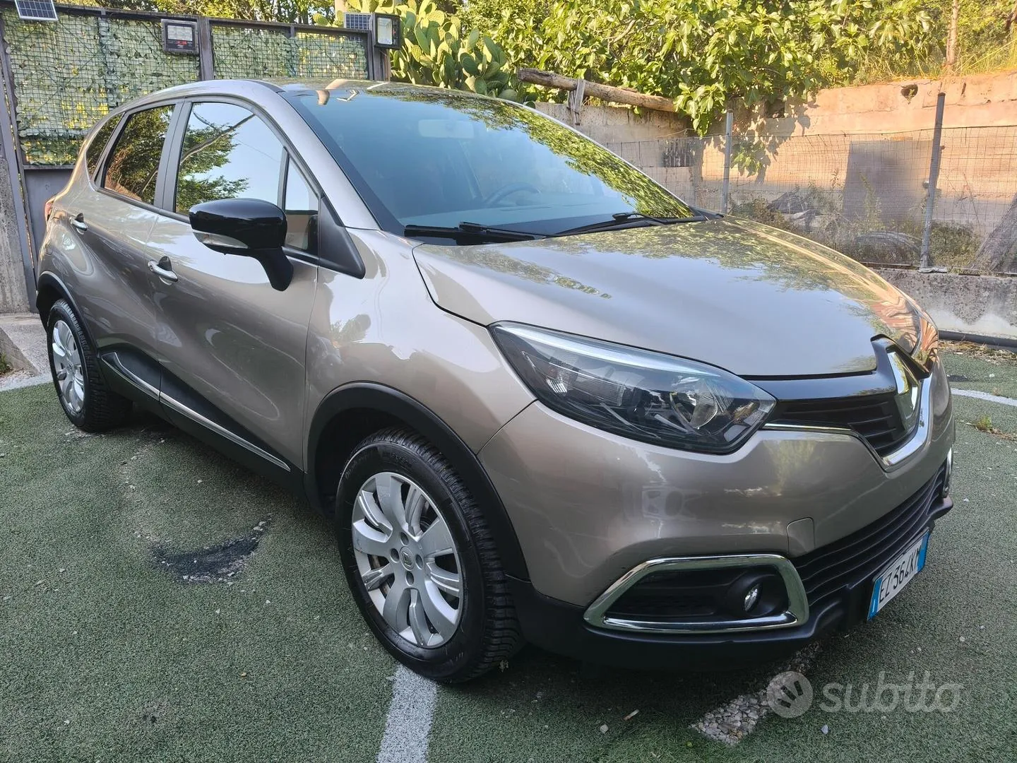 Renault Captur 2015 photo 2