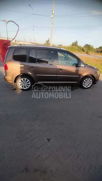 Volkswagen Touran 2013 photo 2
