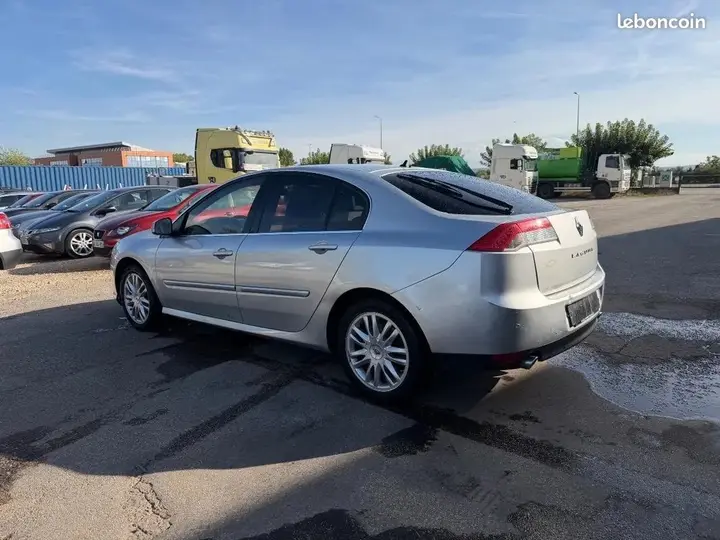 Renault Laguna 2009 photo 3