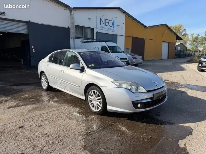 Renault Laguna 2009 photo 2