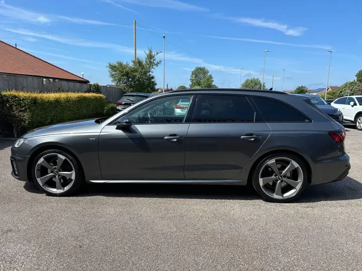 Audi A4 Avant 2021 photo 4
