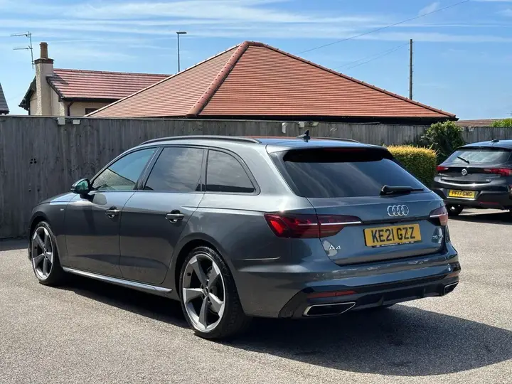 Audi A4 Avant 2021 photo 5