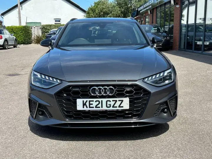 Audi A4 Avant 2021 photo 2