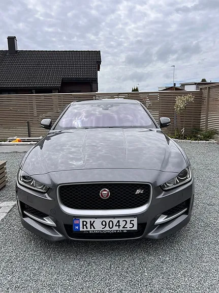 Jaguar Xe 2016 photo 5