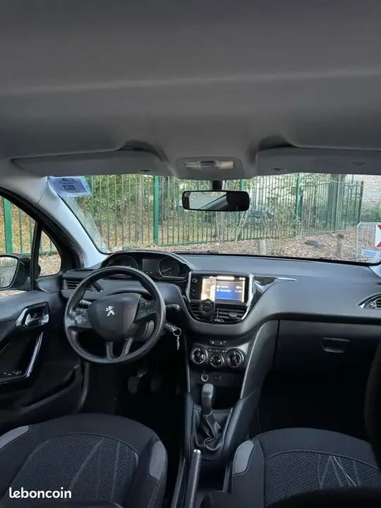 Peugeot 208 2013 photo 3