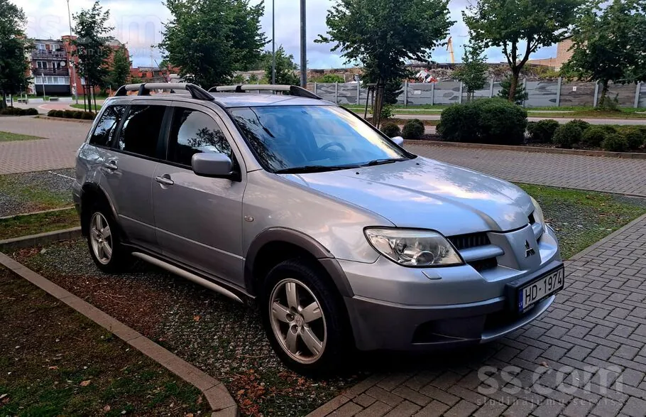 Mitsubishi Outlander 2005 photo 2