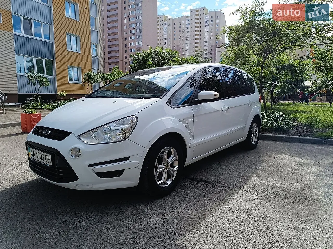 Ford S-Max 2013 photo 2