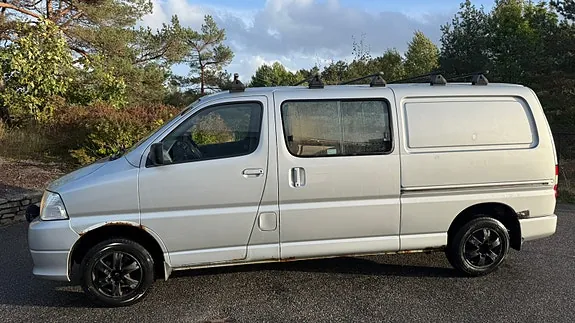 Toyota Hiace 2008 photo 2