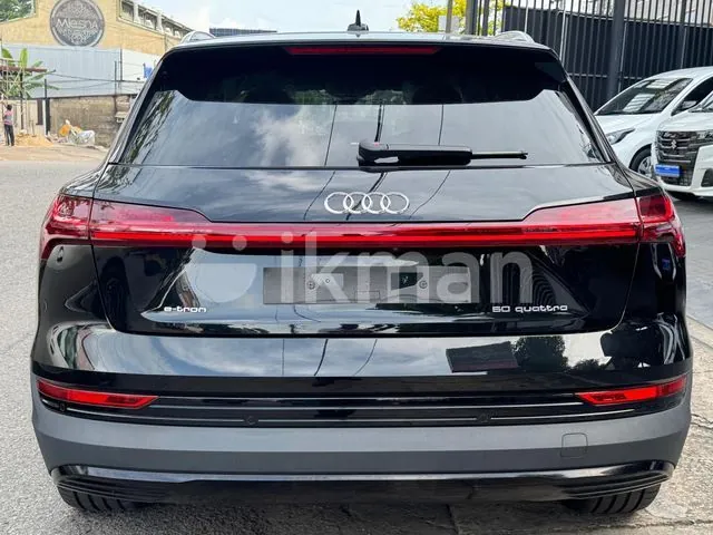 Audi Q8 E Tron 50