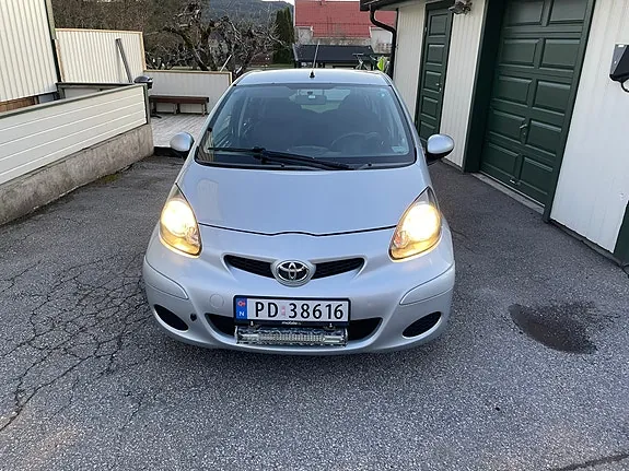 Toyota Aygo 2011 photo 2