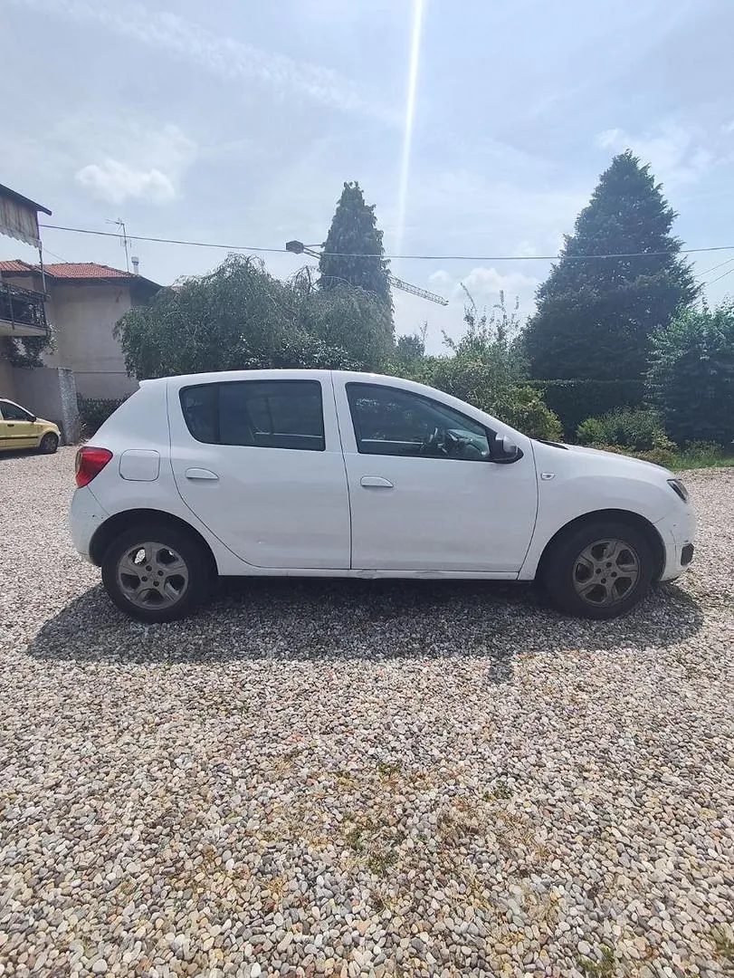 Dacia Sandero 2015 photo 2