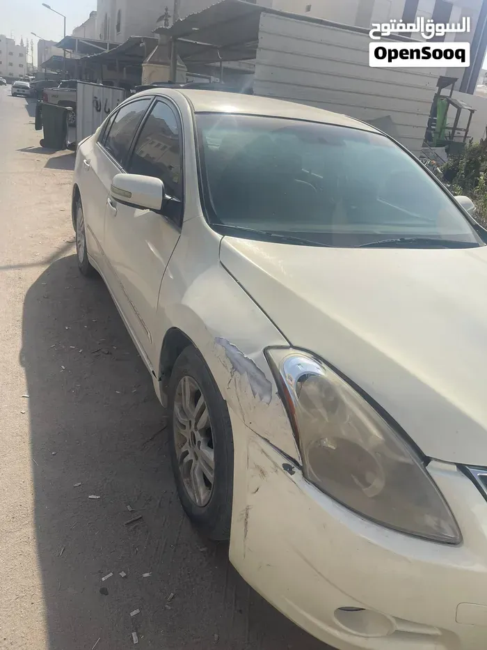 Nissan Altima 2011 photo 2