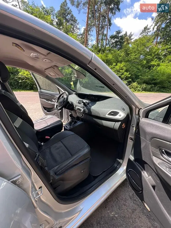 Renault Scenic 2012 photo 3