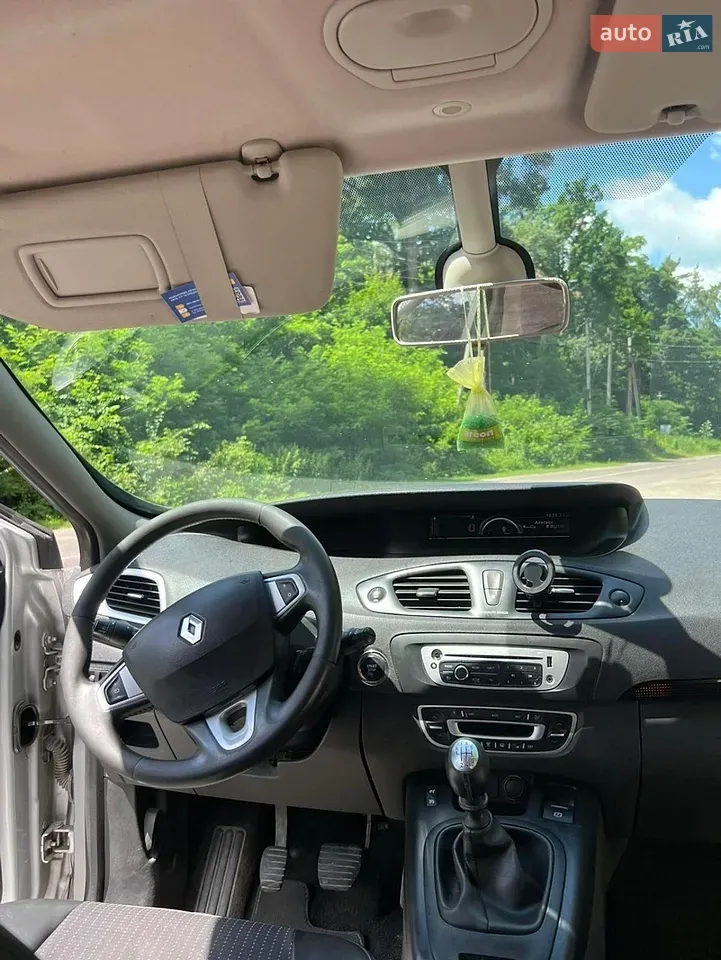 Renault Scenic 2012 photo 2