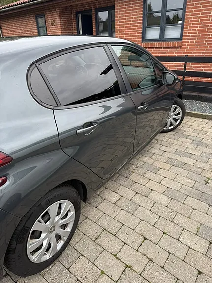 Peugeot 208 2016 photo 3