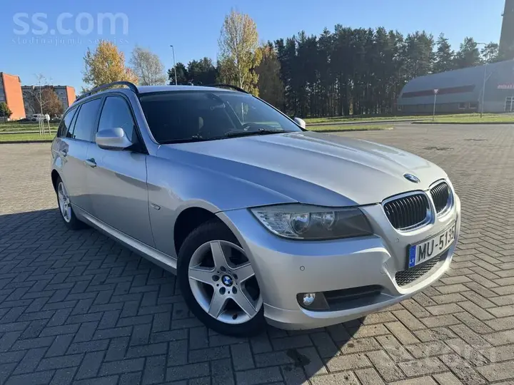 BMW 318 2009 photo 2