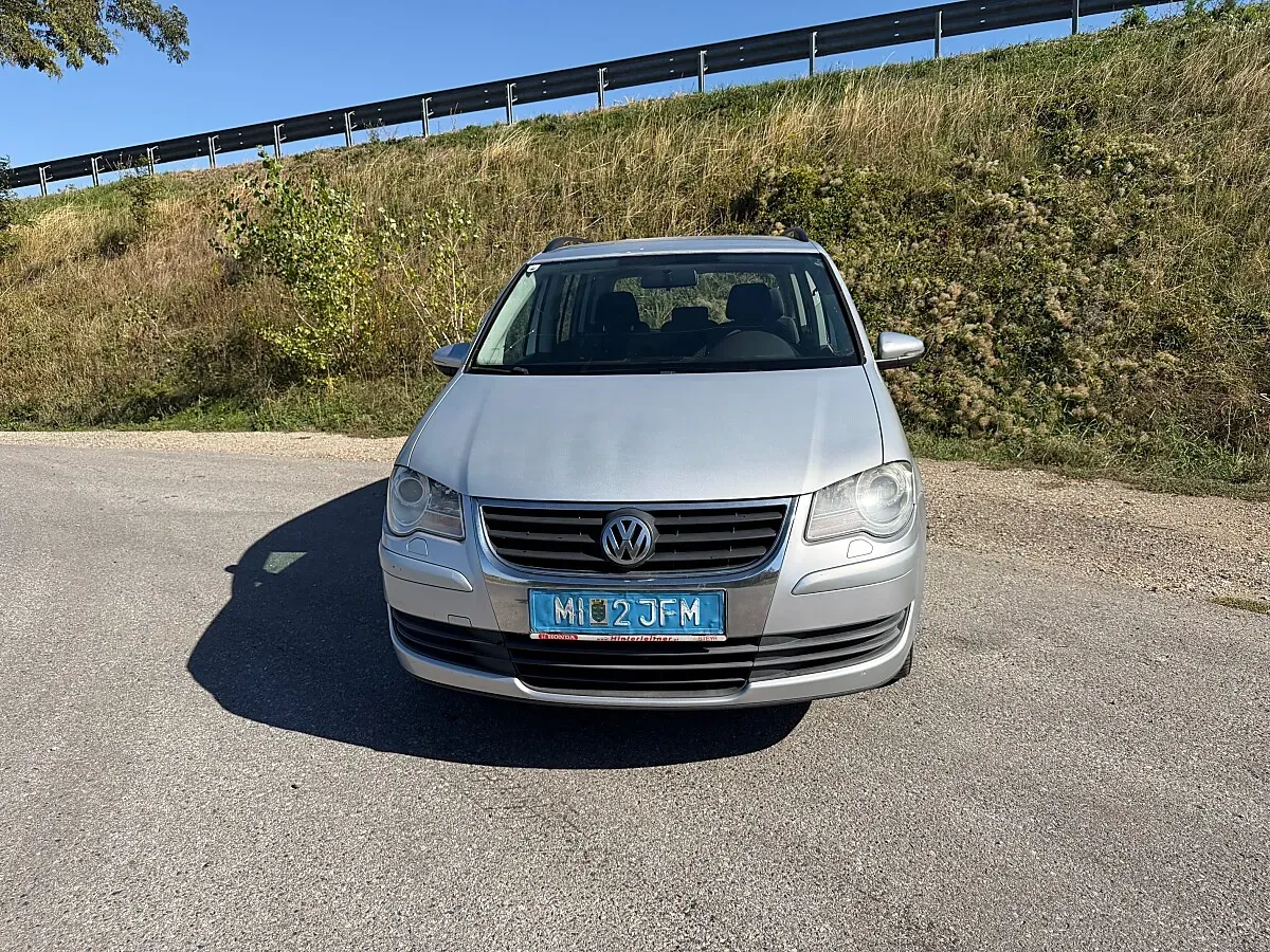 Volkswagen Touran 2010 photo 3