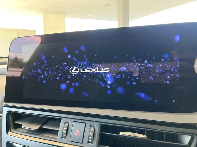Lexus Es300H 2025 photo 3