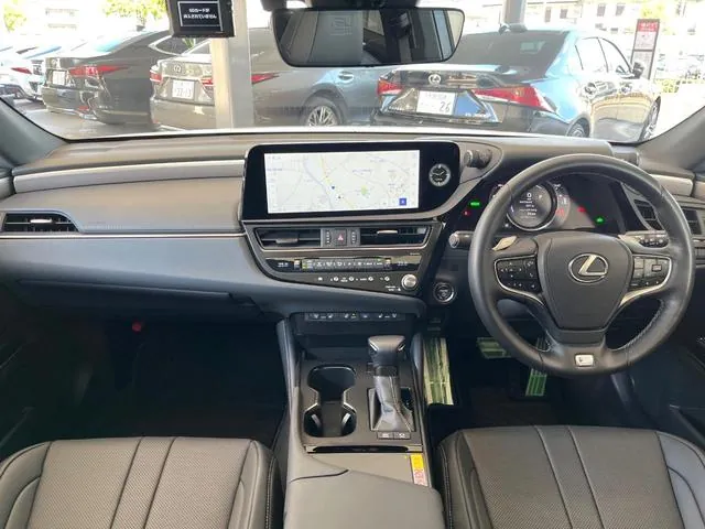 Lexus Es300H 2025 photo 2