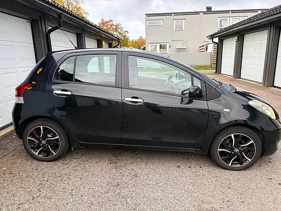 Toyota Yaris 2010 photo 3