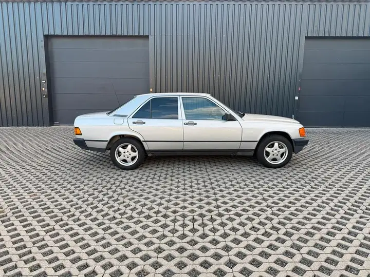 Mercedes-Benz 190