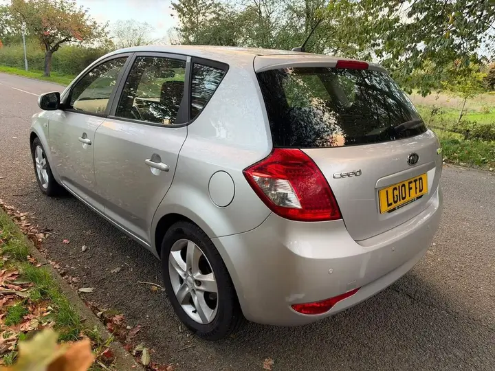 Kia Ceed 2010 photo 5