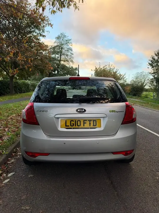Kia Ceed 2010 photo 2
