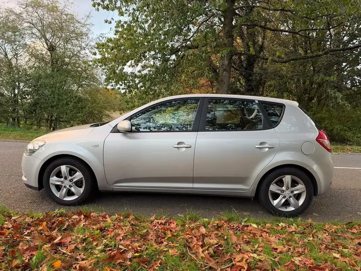 Kia Ceed 2010 photo 4
