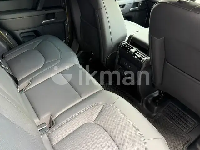 Land Rover Defender 2025 photo 3