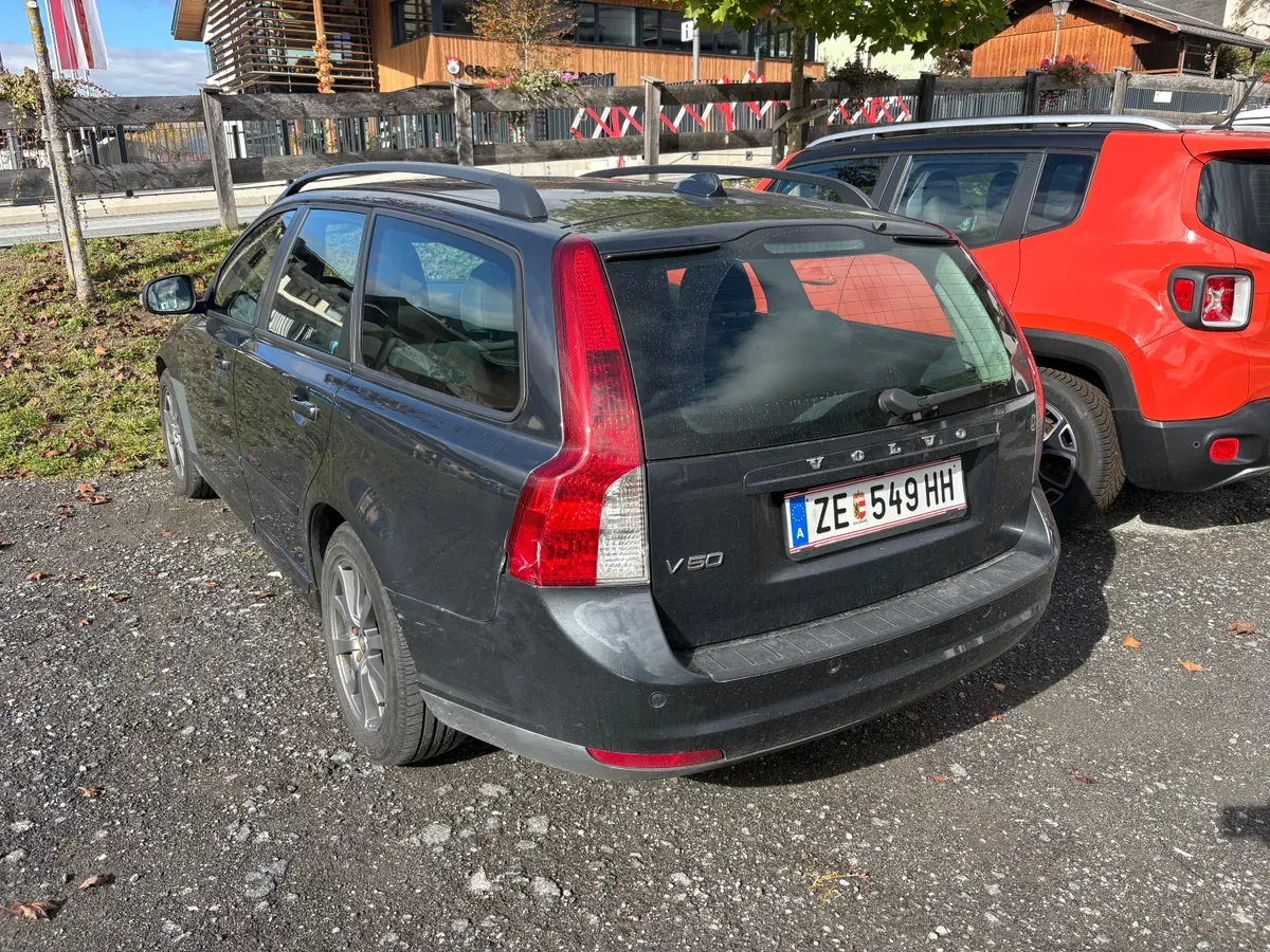 Volvo V50 2009 photo 2