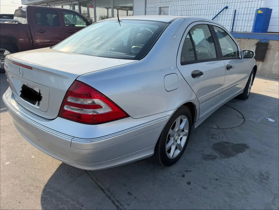 Mercedes-Benz C-Class 2006 photo 4