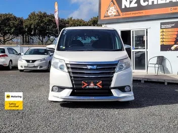 Toyota Noah 2014 photo 3