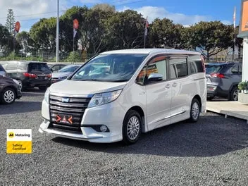 Toyota Noah 2014 photo 4