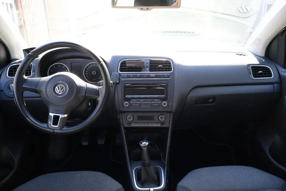 Volkswagen Polo 2012 photo 3