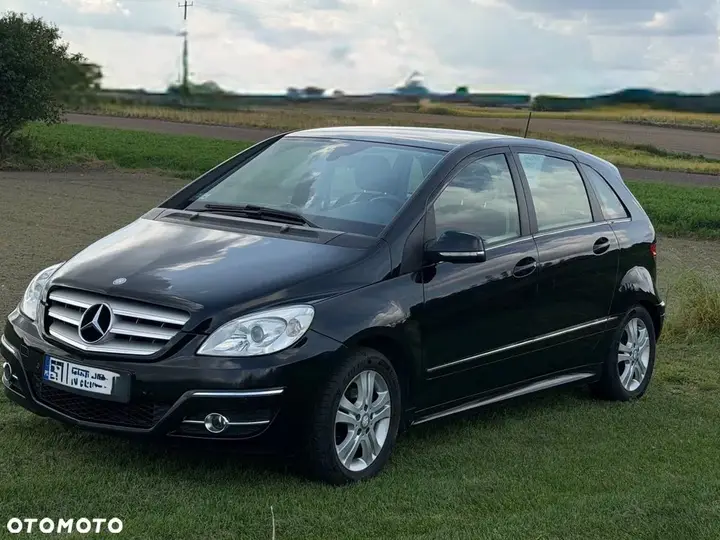 Mercedes-Benz B-Class 2011 photo 2