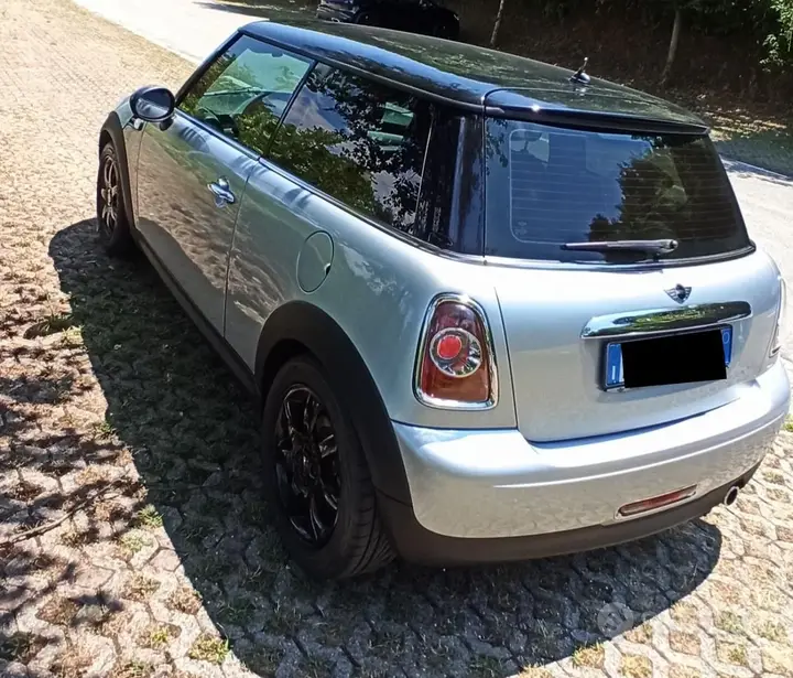 Mini One 2012 photo 2