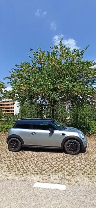 Mini One 2012 photo 3