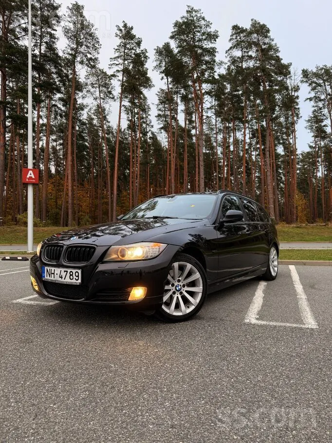 BMW 318D Touring 2010 photo 3