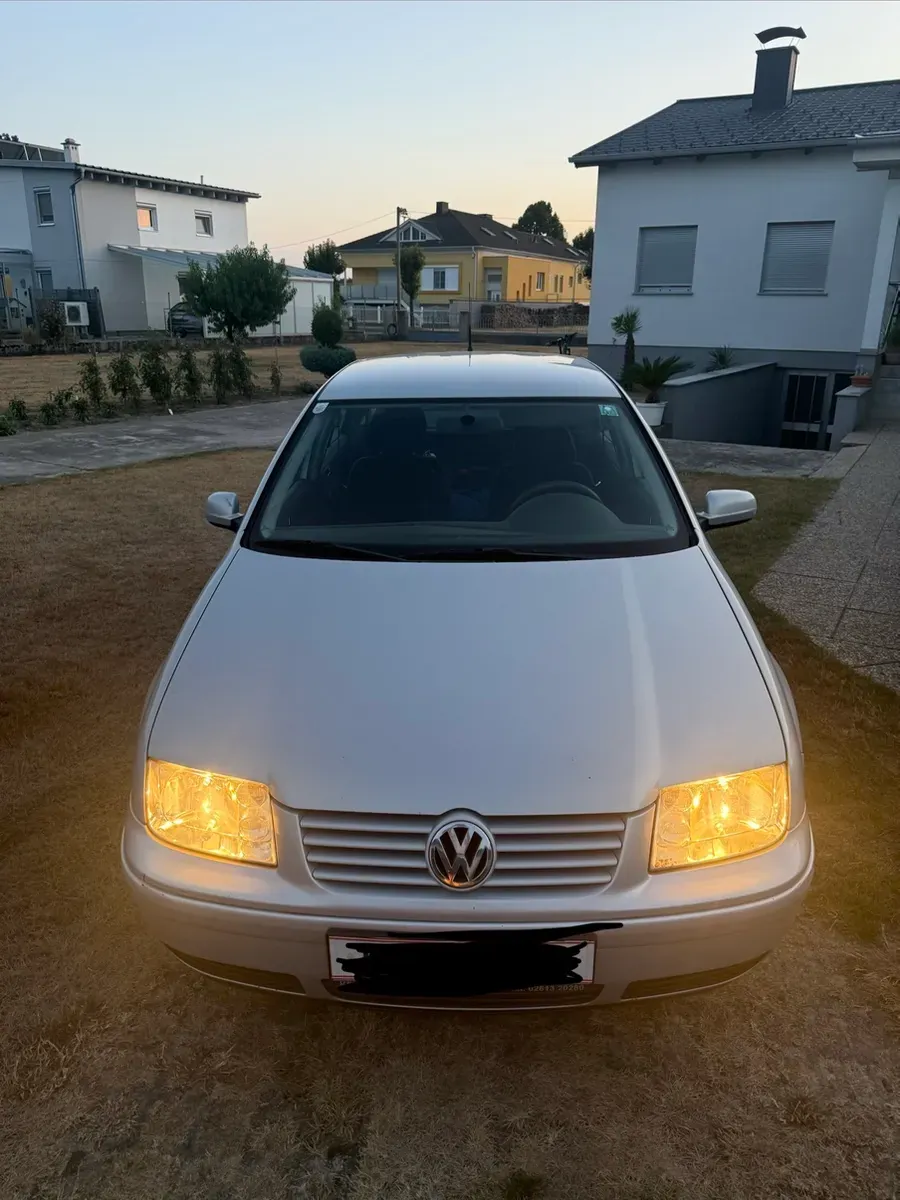 Volkswagen Bora 1999 photo 2